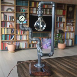 Настольная ретро-светильник “Гюго” из латуни — Настольные лампы лофт