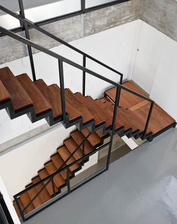 Лестница на ломаном косоуре “Дэнди” — Лестницы в стиле минимализм