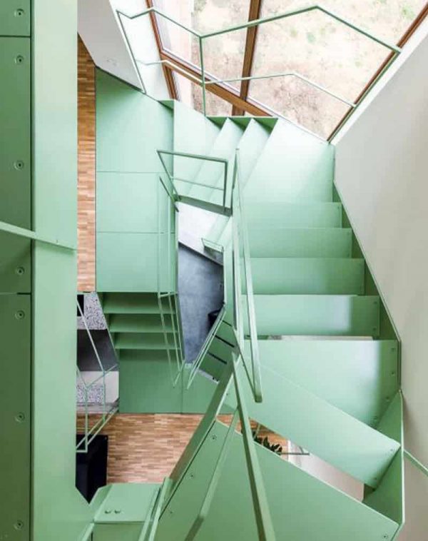 Лестница металлическая минимализм «Грин» — Лестницы в стиле минимализм 2