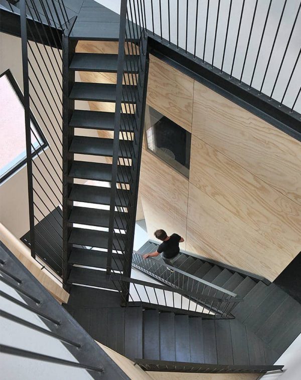 Лестница маршевая на металлокаркасе “Андорра” — Лестницы металлические лофт 2