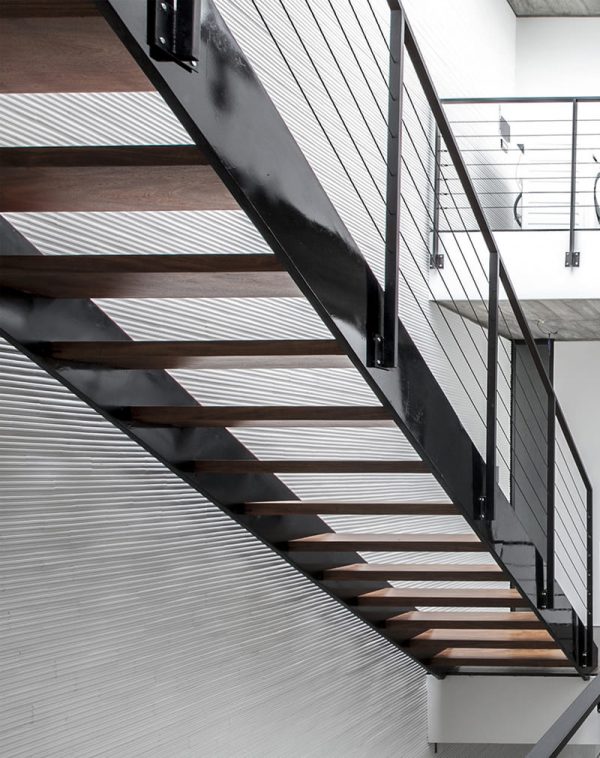 Лестница маршевая на металлокаркасе “Дания” — Лестницы металлические лофт 4