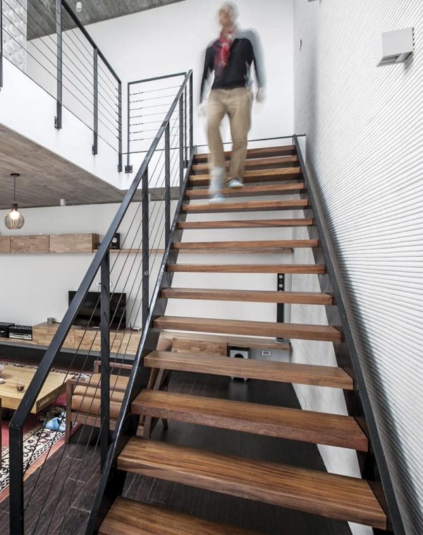 Лестница маршевая на металлокаркасе “Дания” — Лестницы металлические лофт
