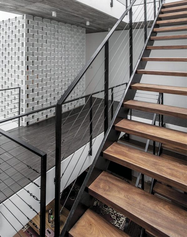 Лестница маршевая на металлокаркасе “Дания” — Лестницы металлические лофт 3