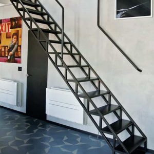 Лестница металлическая маршевая «Монако» — Компактные лестницы лофт