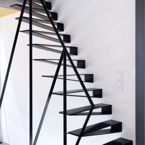 Лестница металлическая консольная “Треугольники” — Консольные лестницы лофт