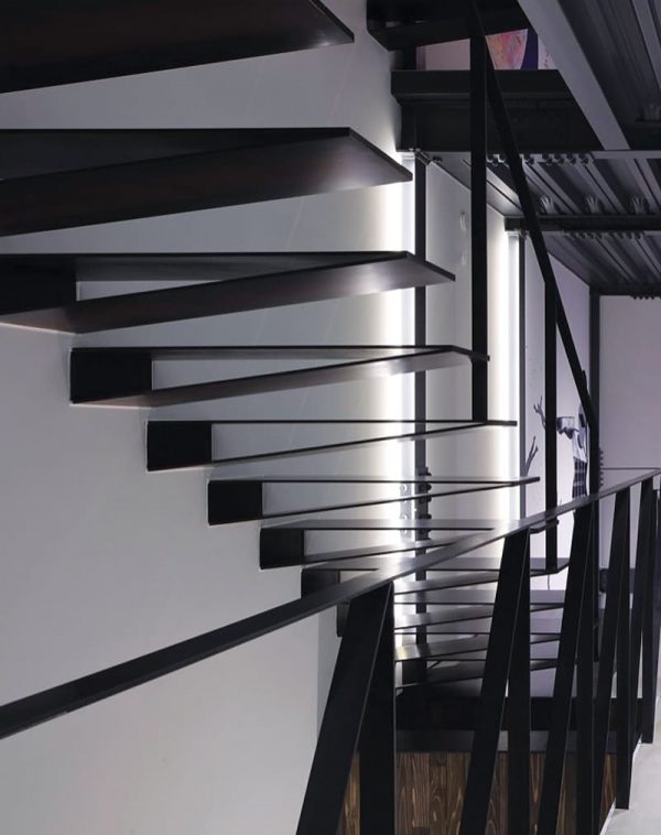 Лестница металлическая консольная “Треугольники” — Консольные лестницы лофт 4
